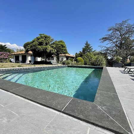 Logements Chaleureux Dans Maison Avec Piscine A 35 Min De Lyon Alix Bagian luar foto