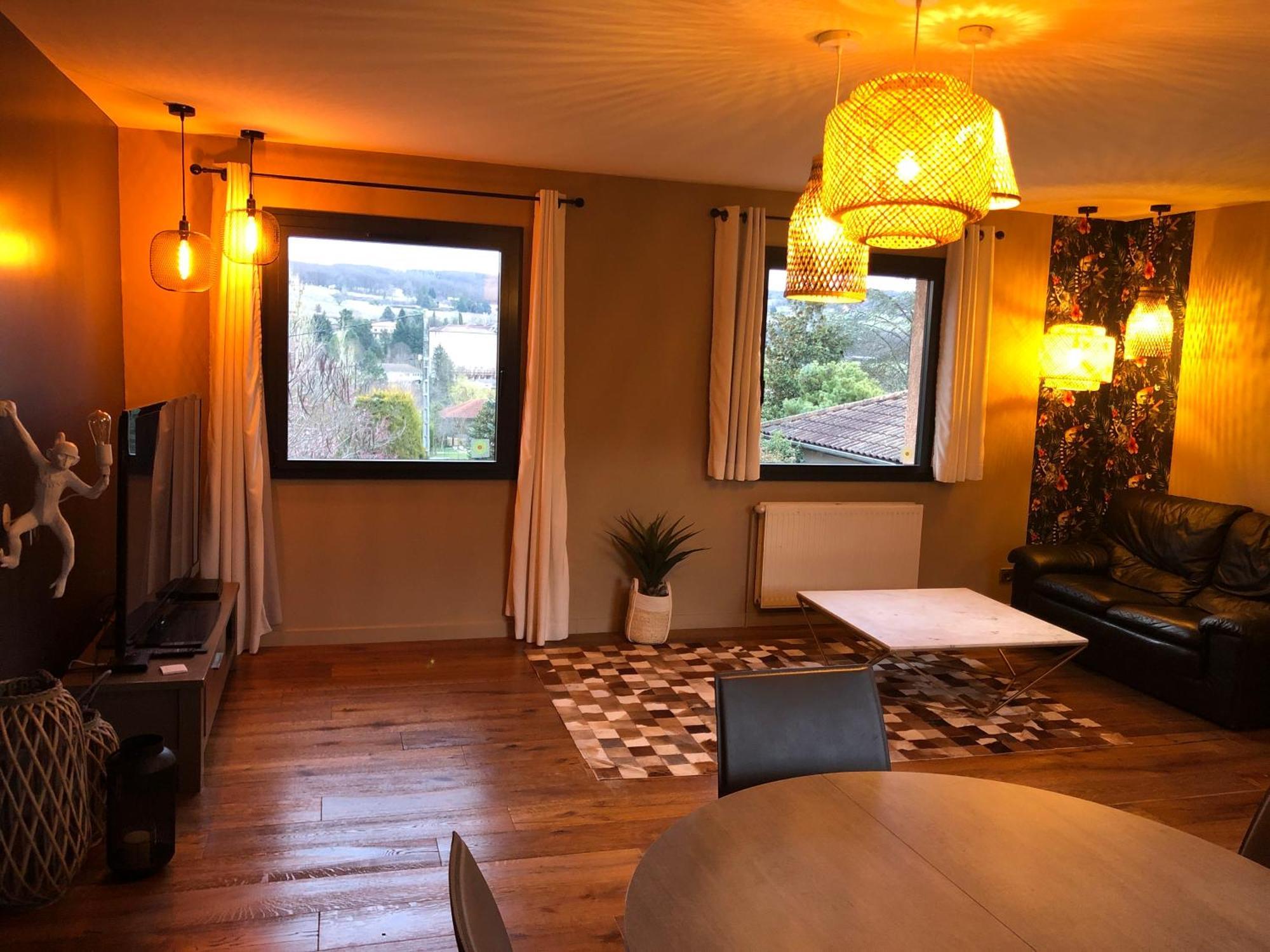 Logements Chaleureux Dans Maison Avec Piscine A 35 Min De Lyon Alix Bagian luar foto